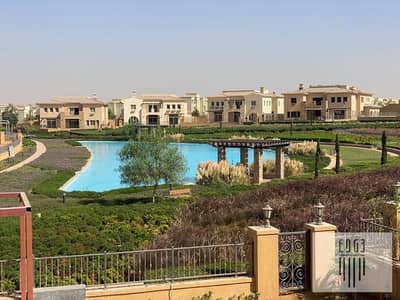 أرقى تشطيب فيلا اكبر مساحه بالكمبوند على البحيرات في ميفيدا تشطيبات فندقيه بجمام سباحه و اسانسير