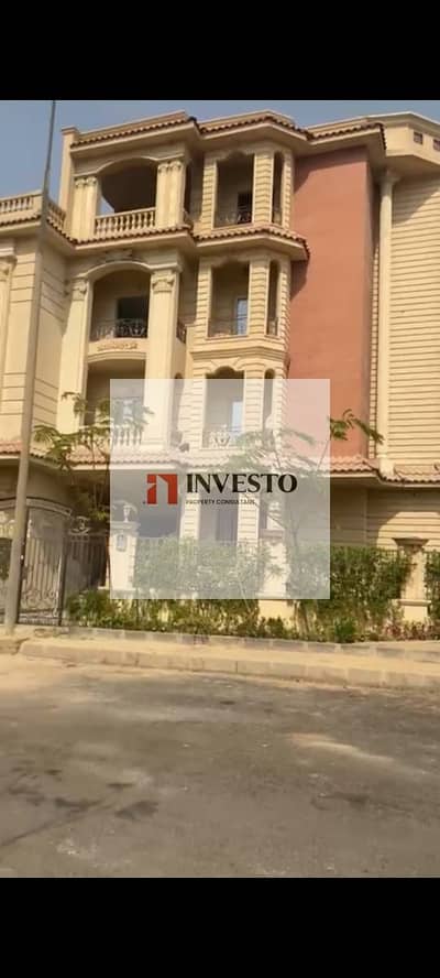 Apartment for sale in 4th District Line 10, 200 sqm, 1st floor, brand new, ultra super lux finishing, 3 bedrooms including master, 2 bathrooms, large reception & American kitchen.