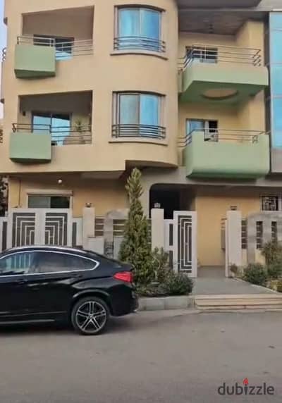 شقة للبيع بالمطبخ فى جنوب الاكاديمية التجمع متشطبة الترا سوبر لوكس