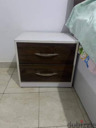 غرفة نوم مستعملة استعمال خفيف جدا