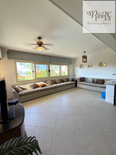 للايجاراليومي فيلا بحديقة وحمام سباحة مفروشه ثالث صف عالبحيرة مارينا 6 الساحل الشمالى  Daily Rent Villa furnished with AC/S,in Marina 6 - North Coast