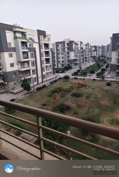 For sale an apartment in Dar Misr Compound, Al-Andalus, Phase II, in front of Hyde Park, and Al-Mufida, steps from the American University.