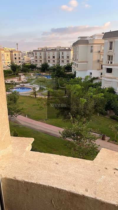 For Sale iVilla Roof 300 m + 80 m Private Roof Ready to Move in Mountain View Hydepark - New Cairo - 5th settlement - Next to Mivida & 90th South Road