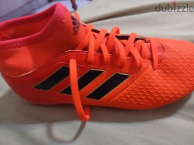 حذاء رياضي Adidas مقاس ٣٤