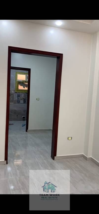 Upscale accommodation with a panoramic view of Juhayna Square. Apartment for rent (unfurnished) in Zayed Heights Compound, Sheikh Zayed.