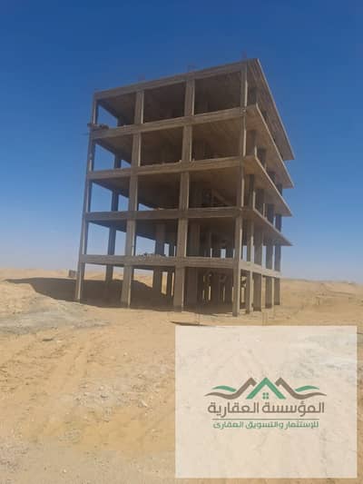 عمارة للبيع فى أكتوبر الجديدة - شمال المطار - مبنية خراسانات بالكامل - سعر فرصة -  العمارة  ناصية على شارع رئيسي وجاردن و3 رقم من رئيسي خط الغاز مباشر