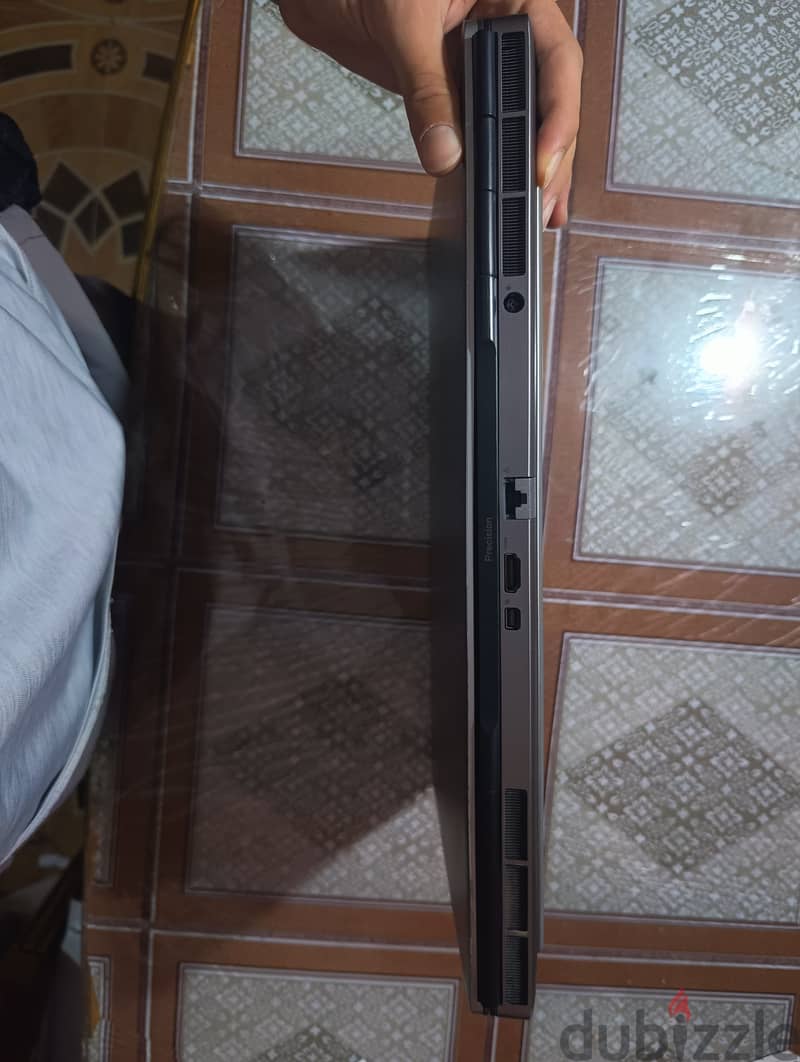 Dell Precision 7760 Workstation 3