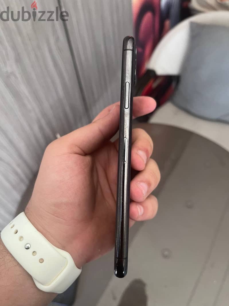Apple - iPhone 11 Pro Max 3