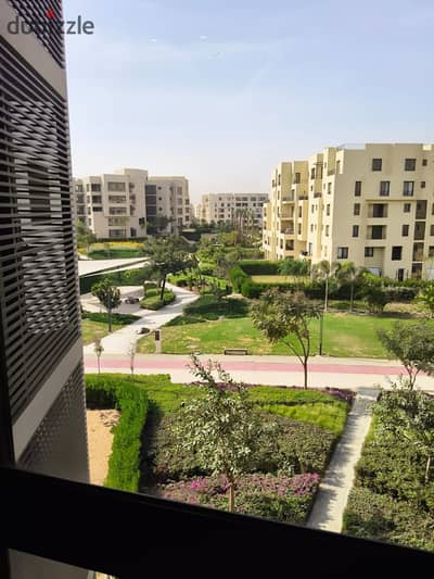 شقه للبيع كمبوند او ويست Owest core phase فيو بحيره ولاند سكيب بالتقسيط