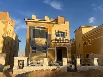 فيلا مستقلة للبيع 266 متر فيو جاردن دقائق من الطريق الدائري و قطامية هايتس