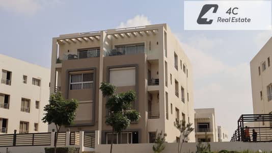 Duplex with garden for sale 220 m under market price ready to move prime location open view of landscape in Hyde park New Cairo