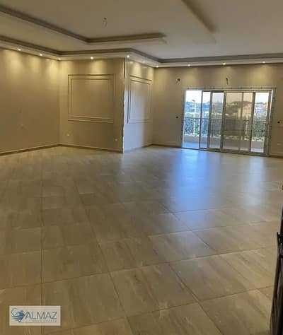 Unfurnished 300 sq m apartment for rent in Al Nakheel Compound, First Settlement, directly opposite the Police Academy on the main axis.