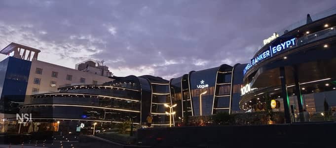 مكتب إداري للإيجار  مباشر على شارع التسعين الجنوبي Direct on South 90 Street with 25 Parking Slots