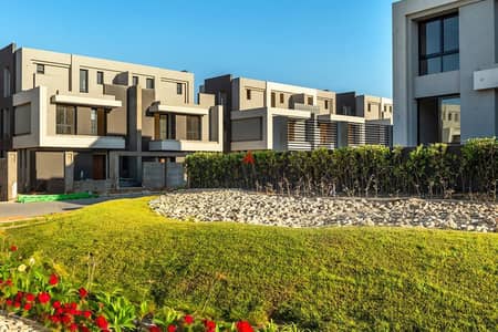 تاون هاوس جاهز للسكن في La Vista City – مدارس ومولات داخل الكمبوند