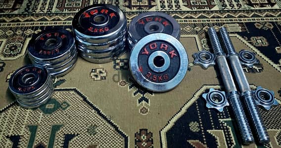 طقم أوزان وبارين نيكل كروم 30 كيلو بشنطته مستعمل للبيع