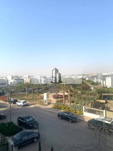 تاون هاوس مميز فيو مميز على لاند سكيب فى هايد بارك Hyde park داخل Cluster 4 نيو كايرو