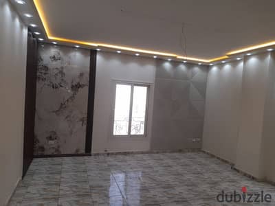 Apartment for rent in the Fourth District - Fifth Settlement, 250 meters, overlooking a garden, on the Gamal Abdel Nasser axis, elevator available, ty