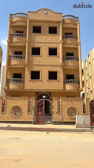 شقه مميزه موقع مميز بجوار جميع الخدمات _منطقه 5 حي المتميز عمارات