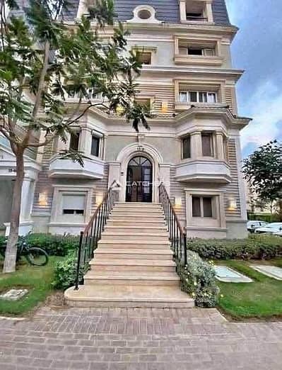Townhouse 210m with lagoon view for sale in Fifth Settlement next to Hyde Park