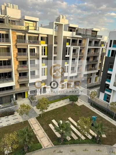 apartment for sale with a Prime View in the Fifth Settlement, directly in front of Hyde Park, featuring a 45% discount + installments up to 10 years