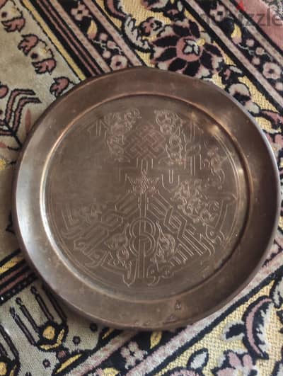 تحفة فنية طبق نحاس منقوش