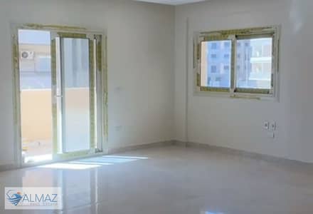 شقه فاضيه 250 متر تشطيب سوبر لوكس للايجار سكني في اللوتس الجديده في التجمع الخامس  بالقرب من المحاور الرئيسية