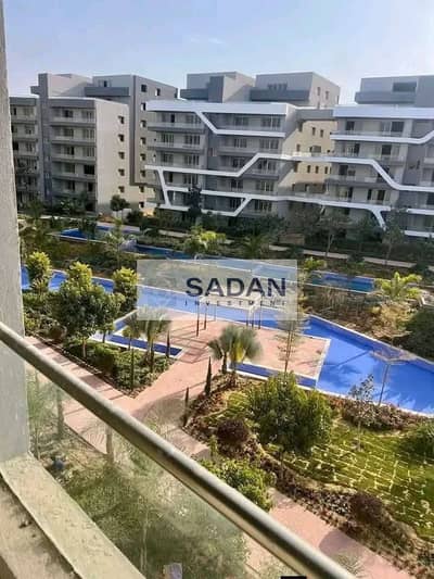 Apartment ready for viewing with a 600,000 down payment on the Middle Ring Road, just steps before Madinaty, at the lowest price per meter in Zizinia