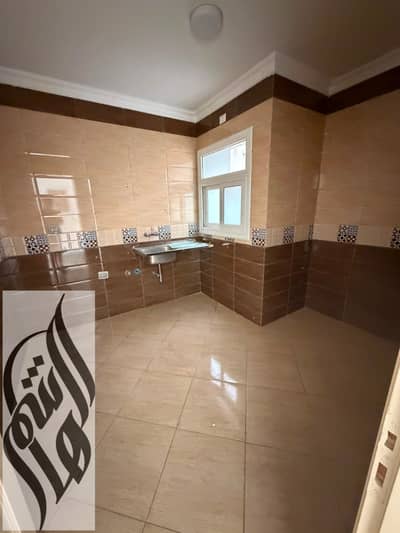 140 sqm apartment for rent in Madinaty, 3 bedrooms, 2 bathrooms, first occupancy, main street view, company finishing, prime location.