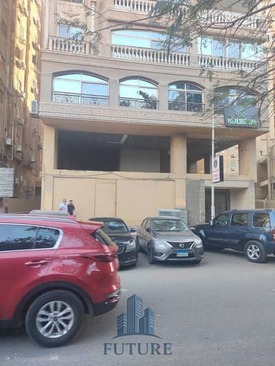 للايجار محل تجارى بالدقى بشارع مشيل باخوم