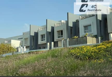 اقل سعر تاون هاوس مودرن بمقدم وتكمله اقساط في هايد بارك التجمع الخامس بافضل تقسيمه very prime location