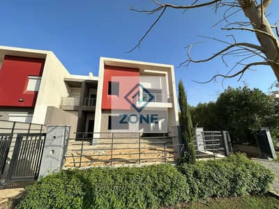 فيلا تاون هاوس للبيع في مدينتي نموذج i مودرن بدون تشطيب فيو شارع بموقع مميز