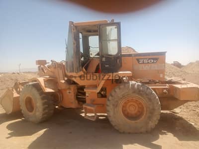 لودر دوسان 250 يعمل بحالة جيدة ويحتاج الى موتور