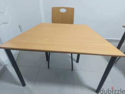 كراسي و ترابيزات و كونتر بحالة جيدة جدا