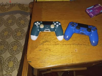 2 ps4 controllers