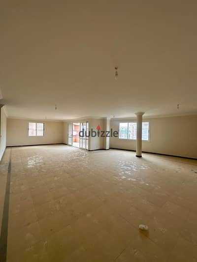 شقة للإيجار فيو ميدان جاهزة للسكن سعر لقطة دور متكرر اسانسير 3 غرف في الرحاب 1 - المرحلة الرابعة - القاهرة الجديدة Al Rehab 1 - Phase 4 - New Cairo
