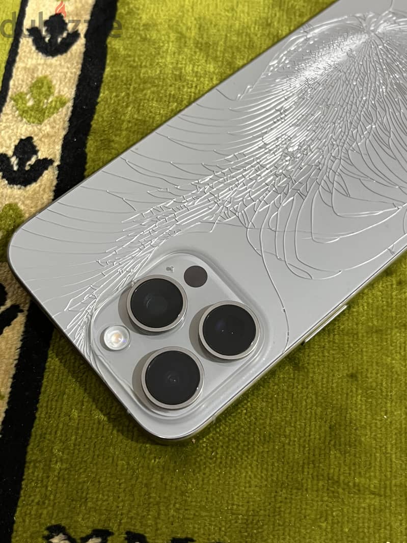 iPhone 15 pro max 2