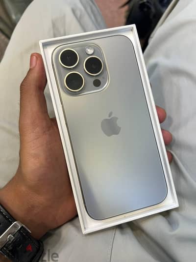 آبل - آيفون 15 برو