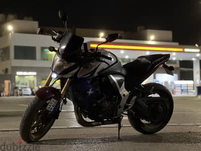 بايك cb 1000 ماشي ٥٧ الف كيلو بحاله كويسه