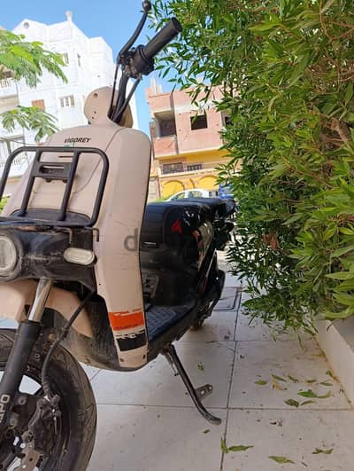 للبيع سكوتر كهربائي ١٥٠٠ وات جاهز للإستخدام