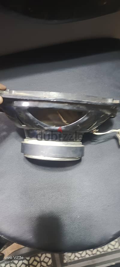 كاسيت سياره للبيع وطقم صوت سماعات 600 وات كامل بدل بفرد كاوتش مستعمله