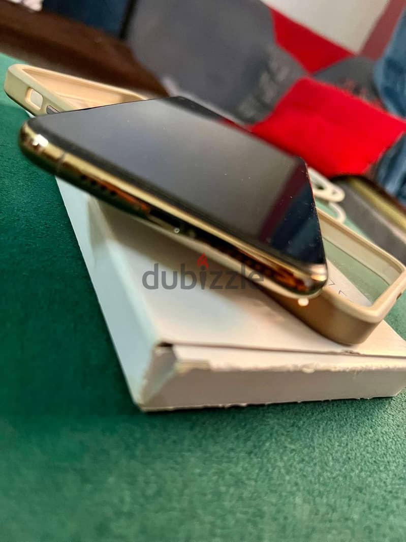 Apple - iPhone 11 Pro Max 3