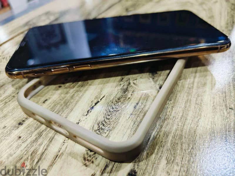 Apple - iPhone 11 Pro Max 4