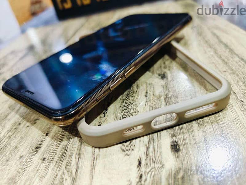 Apple - iPhone 11 Pro Max 8