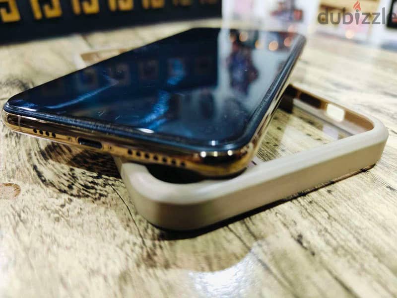 Apple - iPhone 11 Pro Max 9