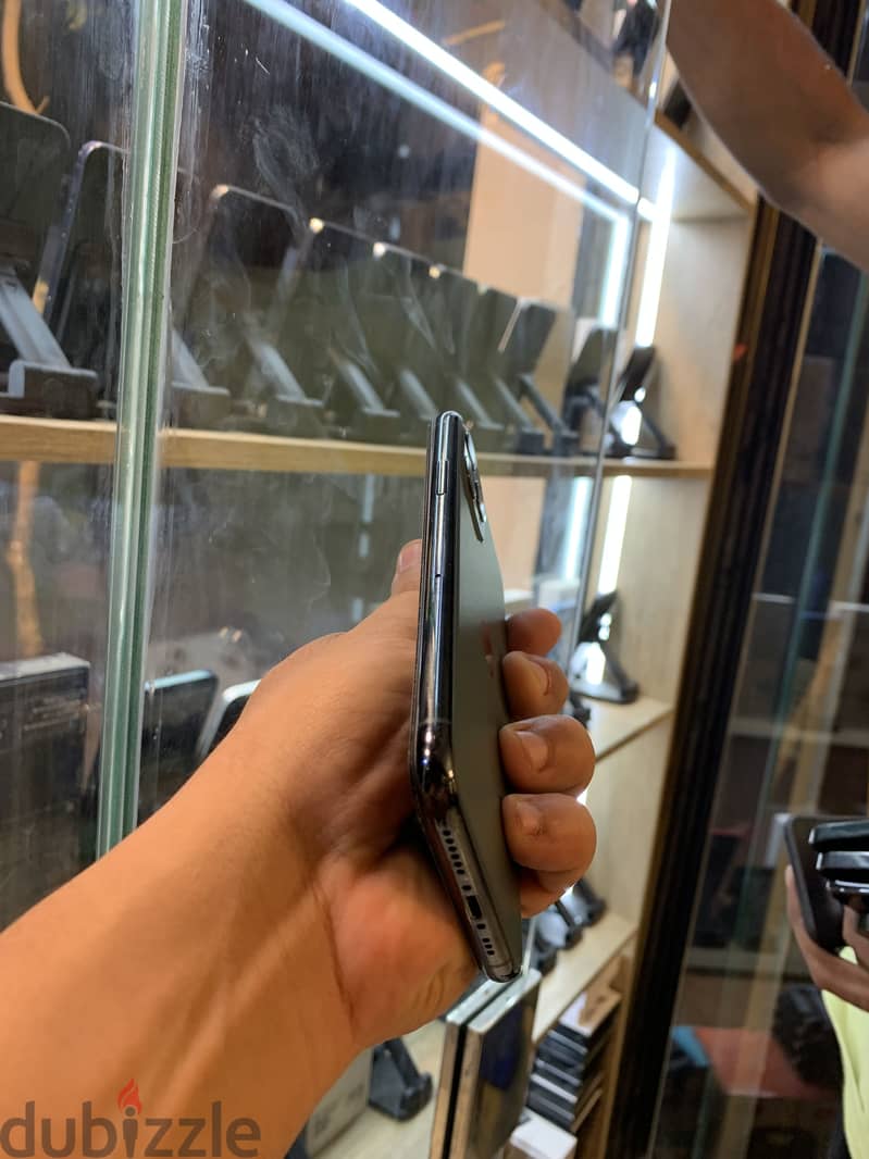 Apple - iPhone 11 Pro 3