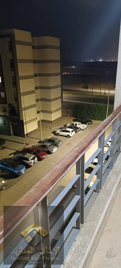 For sale, an apartment in the Third Settlement, Egypt, next to the clubs area, the bus station, and the German University, and 10 minutes from the American University.