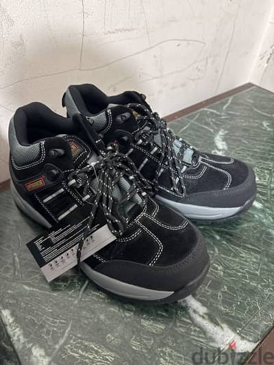 Border safety wears       Size 43