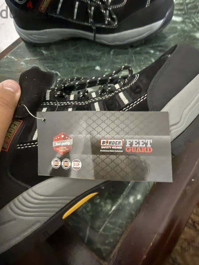 Border safety wears       Size 43 1
