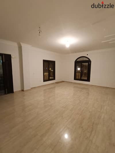 شقه للايجار في المنطقه السابعه دور ارضي بمدخل خاص وحديقه خاصه