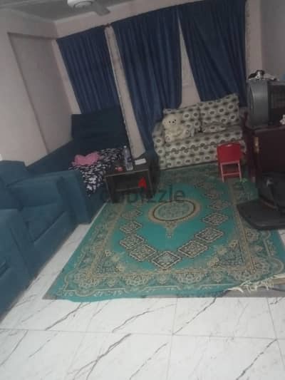 انتريه خشب زان قماش كيتان كنبتين وكرسيين حاله جيده جدا 10000
